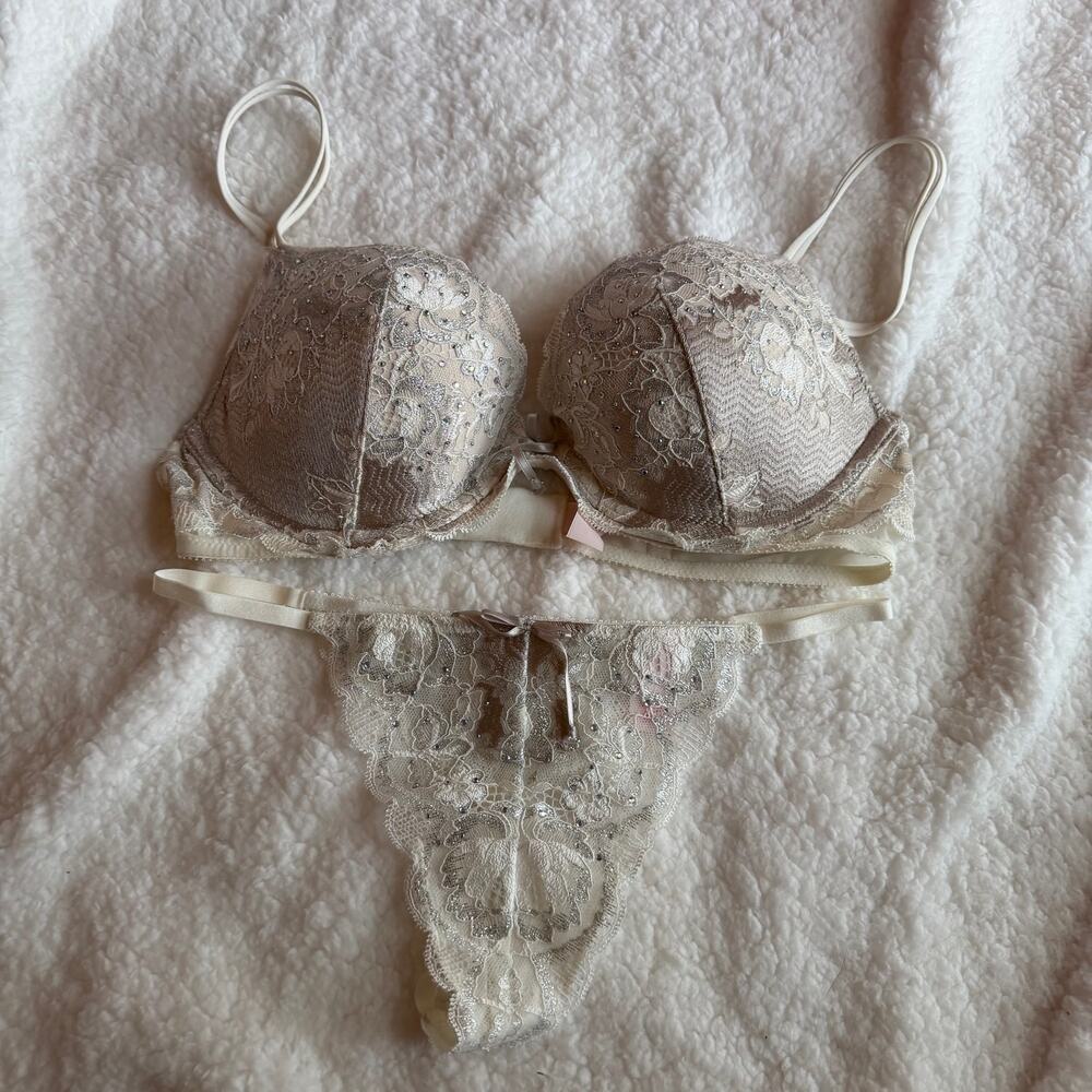 VS Cream Lace Set. 36B/S